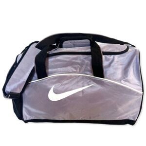 Nike Athletic Sport Duffle Weekender  Purple Gray Black White Zipper Pocket Bag